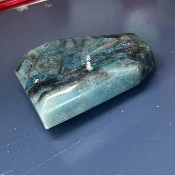 Trollite Crystal Angular Heart - Picture 3 of 8